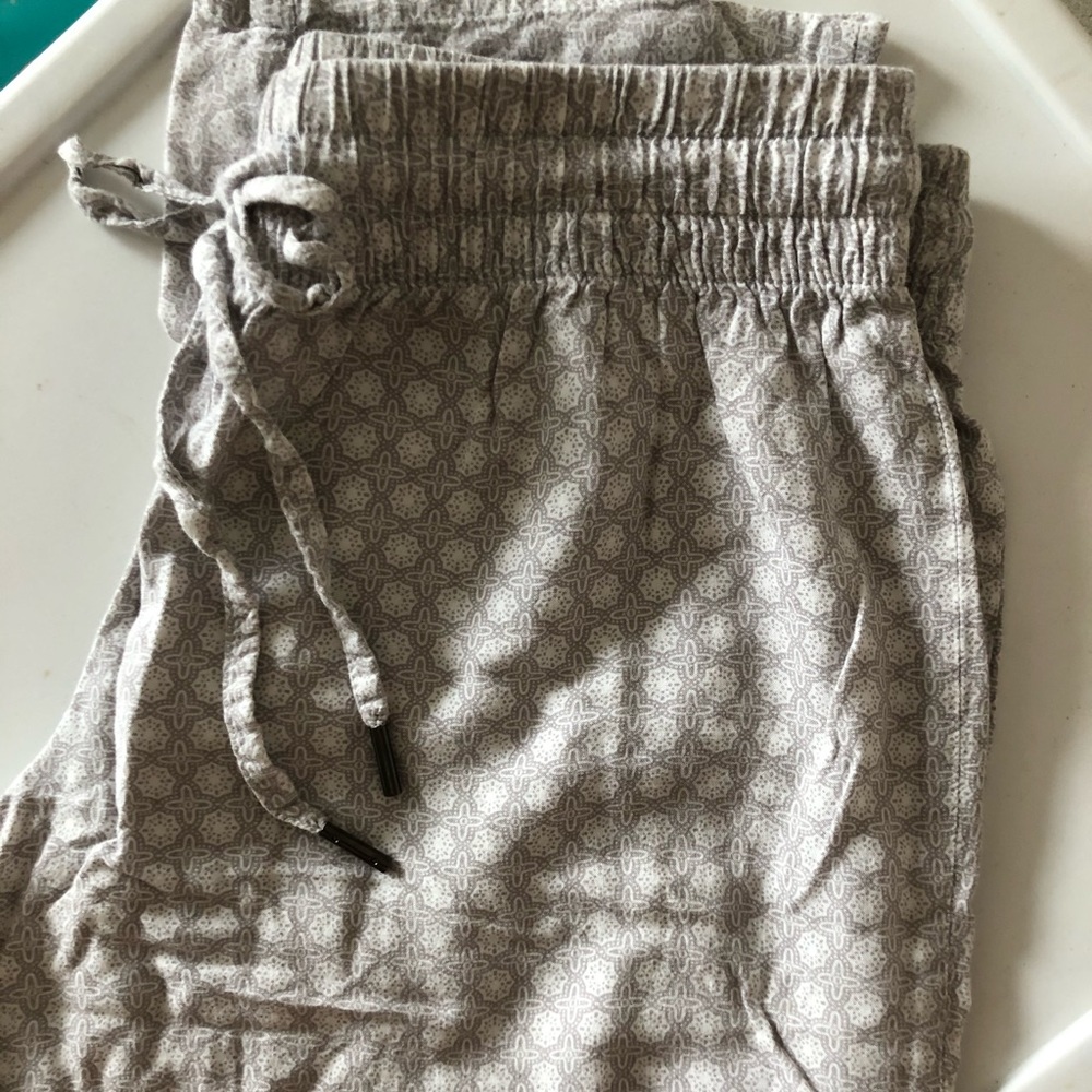 Light grey diamond print comfy pants